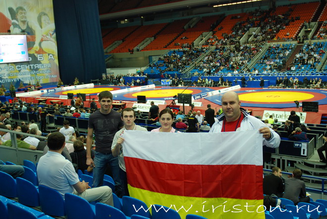 Осетины из Санкт-Петербурга специалньо приехали в Москву на Чемпионат мира-2010, чтобы поболеть за своих земляков!